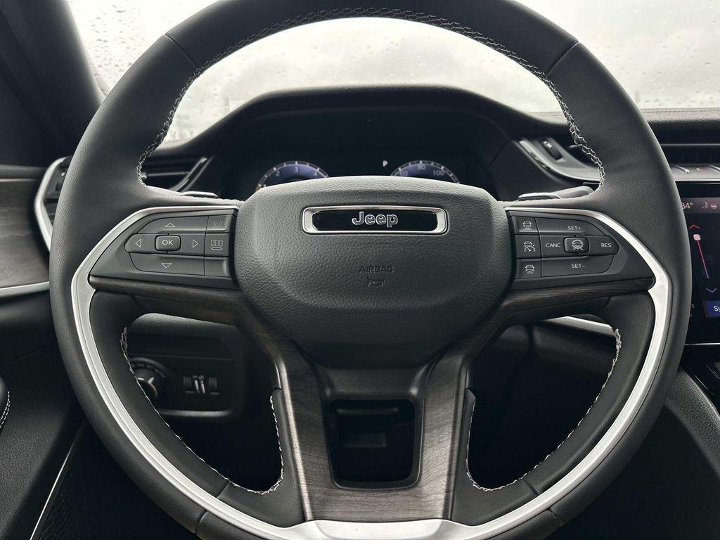 new 2026 Jeep Grand Cherokee car, priced at $47,922