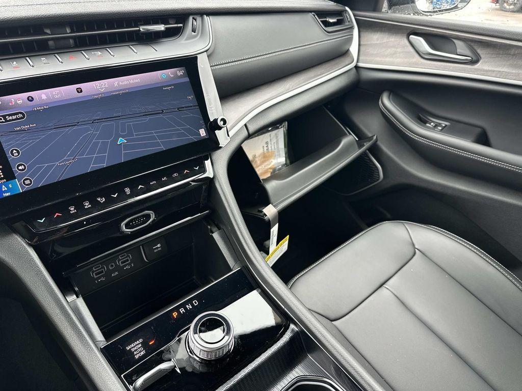 new 2026 Jeep Grand Cherokee car, priced at $47,922