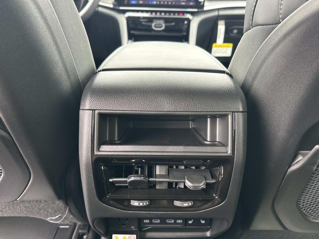new 2026 Jeep Grand Cherokee car, priced at $47,922