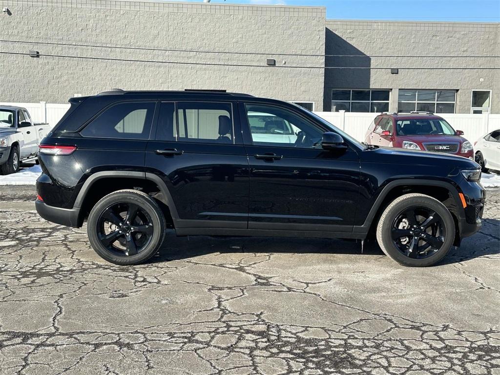 used 2024 Jeep Grand Cherokee car, priced at $35,895