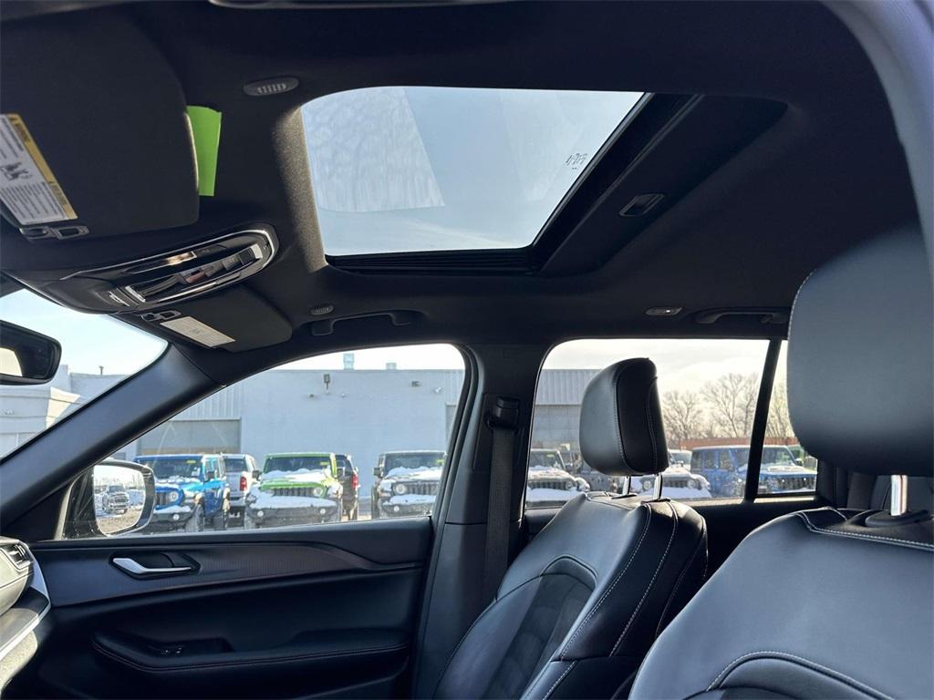 used 2024 Jeep Grand Cherokee car, priced at $35,895