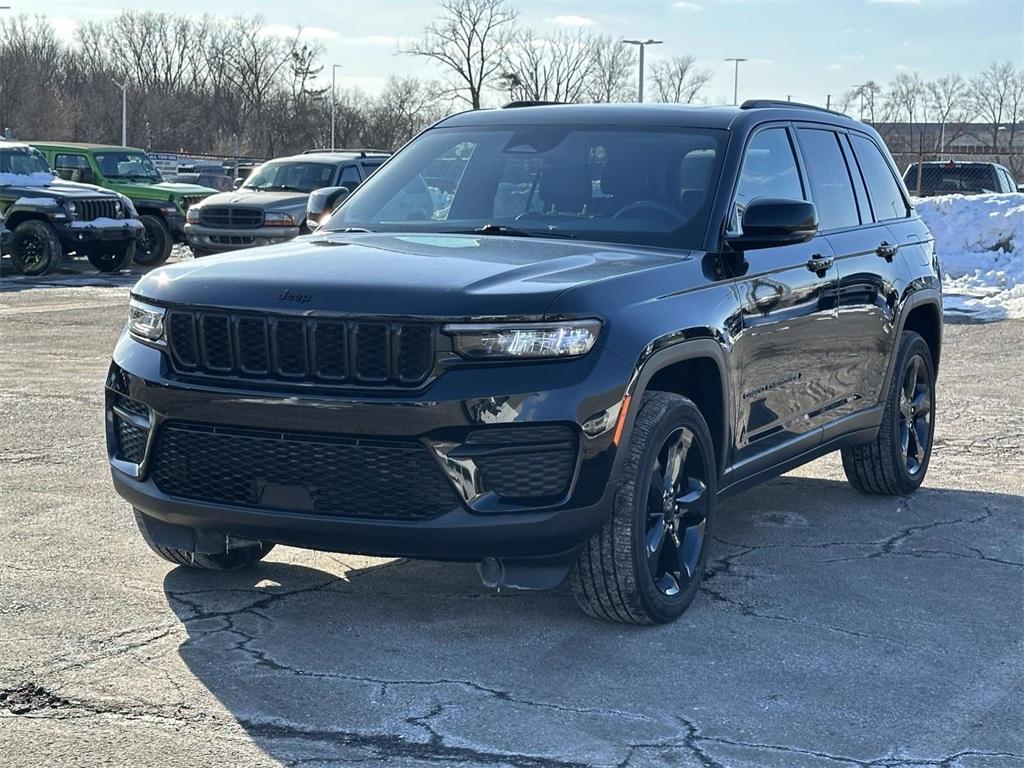 used 2024 Jeep Grand Cherokee car, priced at $35,895