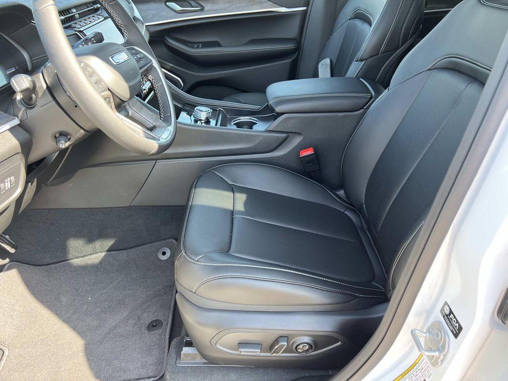 new 2025 Jeep Grand Cherokee car, priced at $56,084