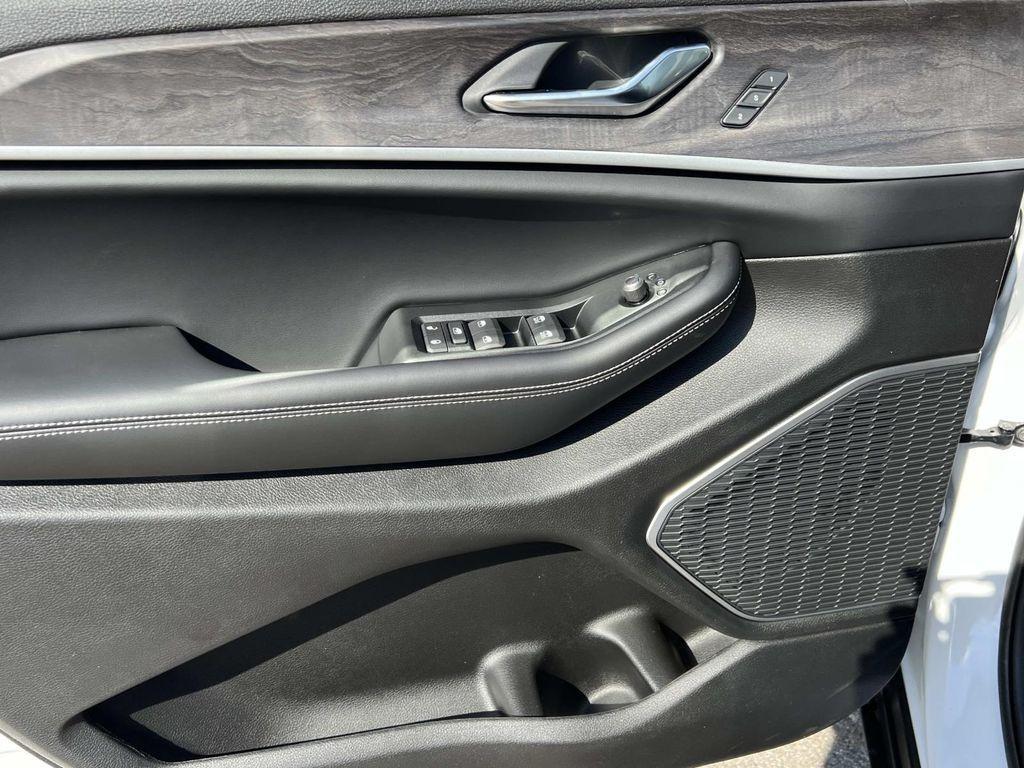 new 2025 Jeep Grand Cherokee car, priced at $56,084