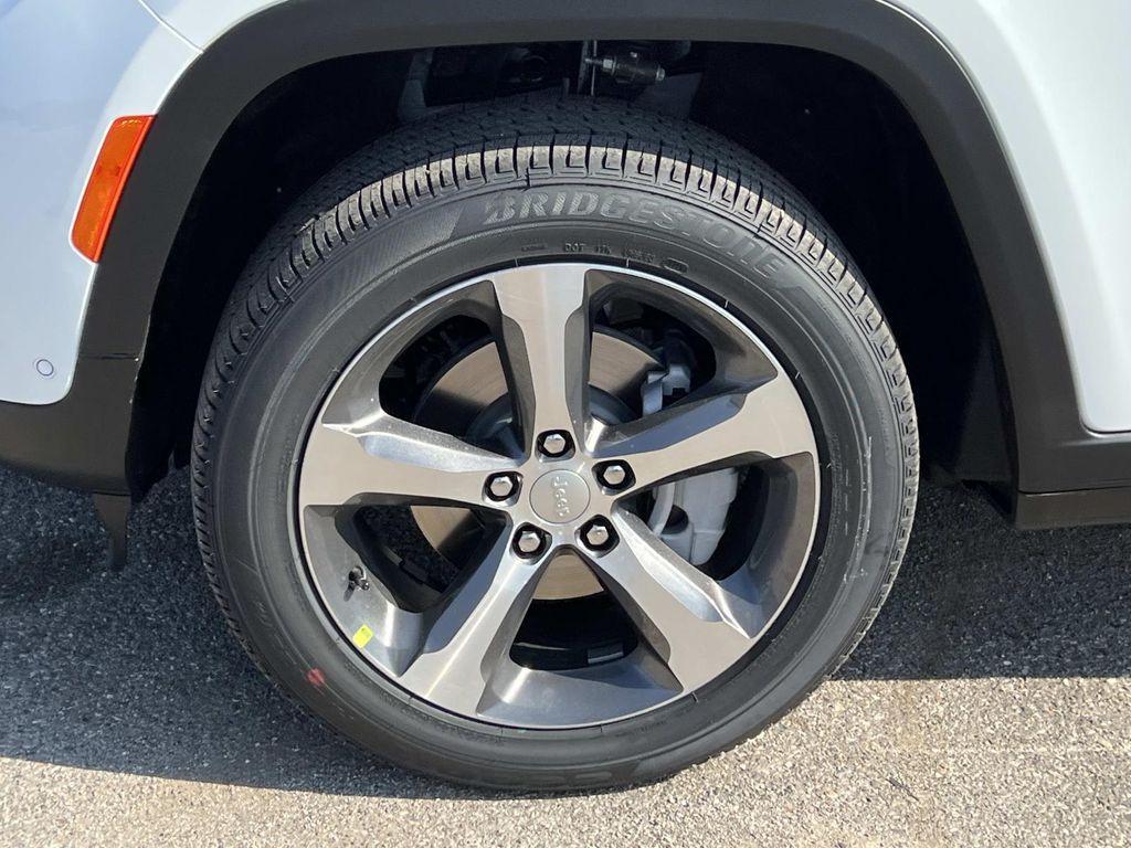 new 2025 Jeep Grand Cherokee car, priced at $56,084