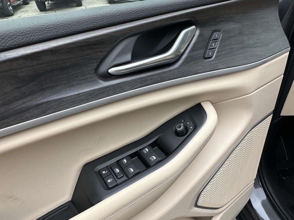 new 2026 Jeep Grand Cherokee car, priced at $47,962