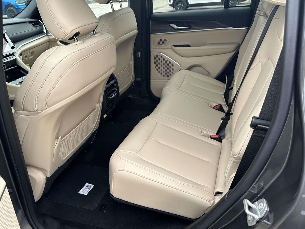 new 2026 Jeep Grand Cherokee car, priced at $47,962
