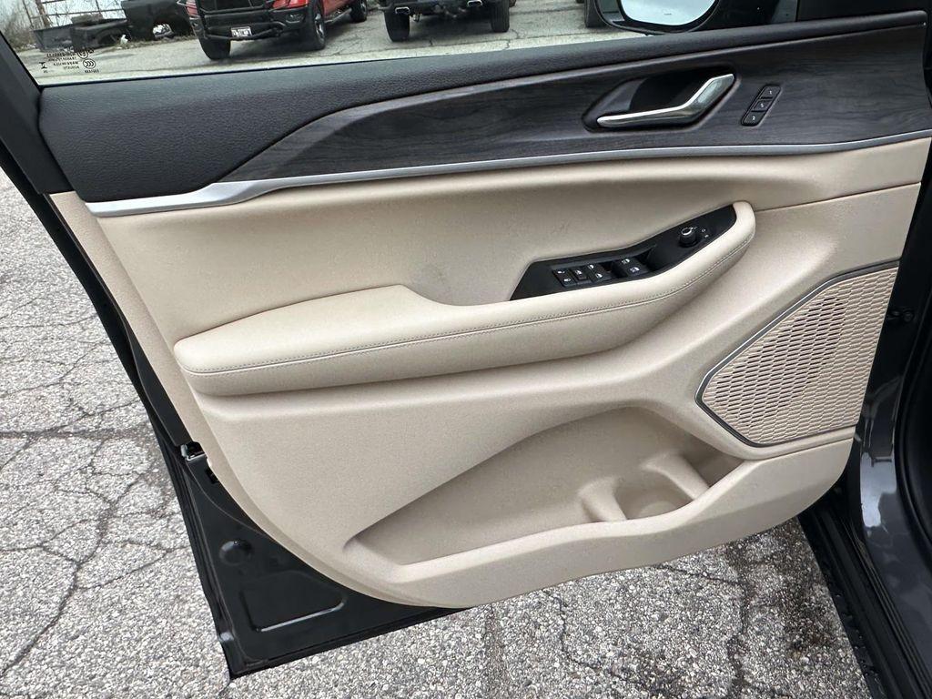 new 2026 Jeep Grand Cherokee car, priced at $47,962