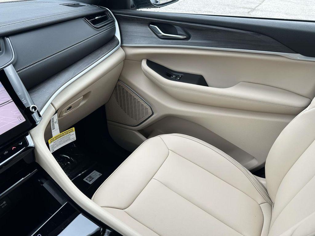 new 2026 Jeep Grand Cherokee car, priced at $47,962
