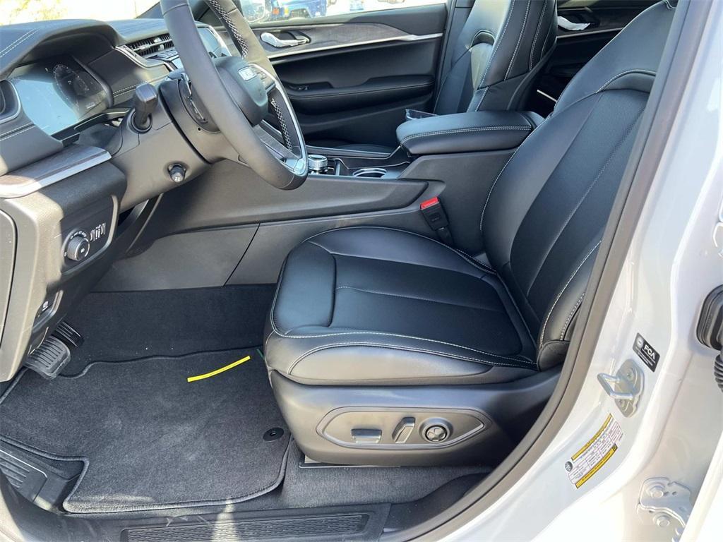 new 2025 Jeep Grand Cherokee car, priced at $56,084