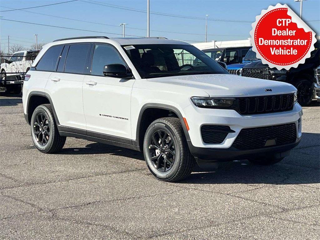new 2025 Jeep Grand Cherokee car, priced at $45,760