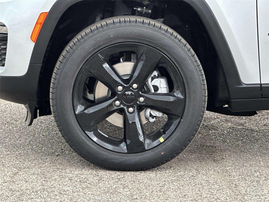 new 2025 Jeep Grand Cherokee car, priced at $53,181