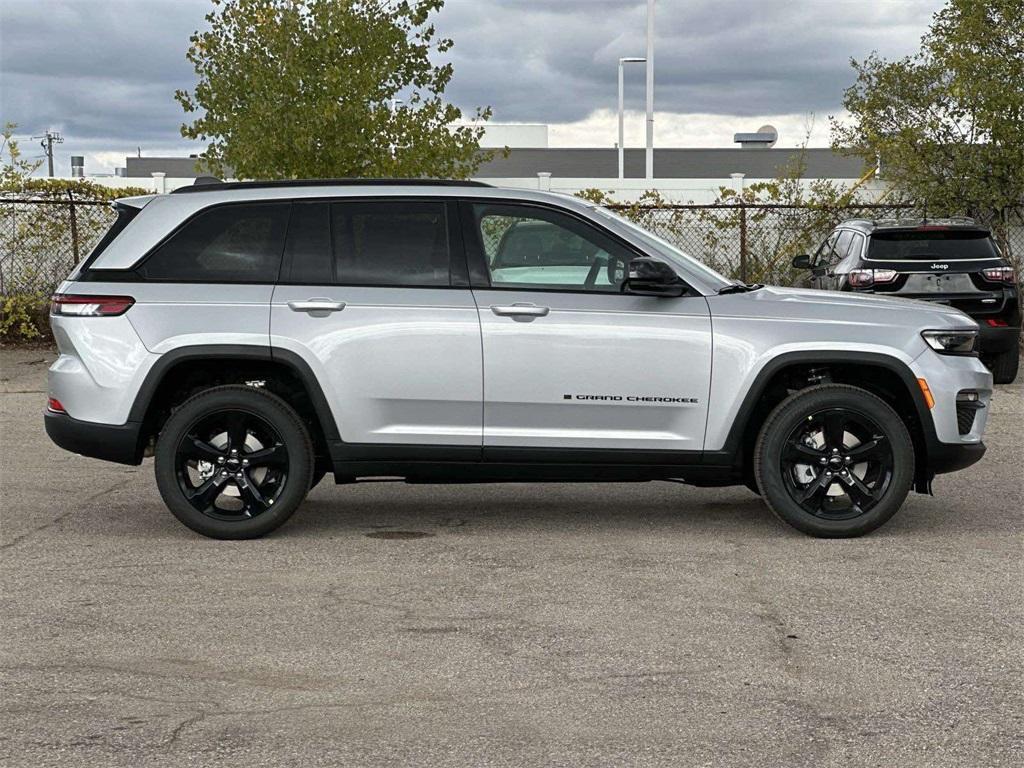 new 2025 Jeep Grand Cherokee car, priced at $53,181