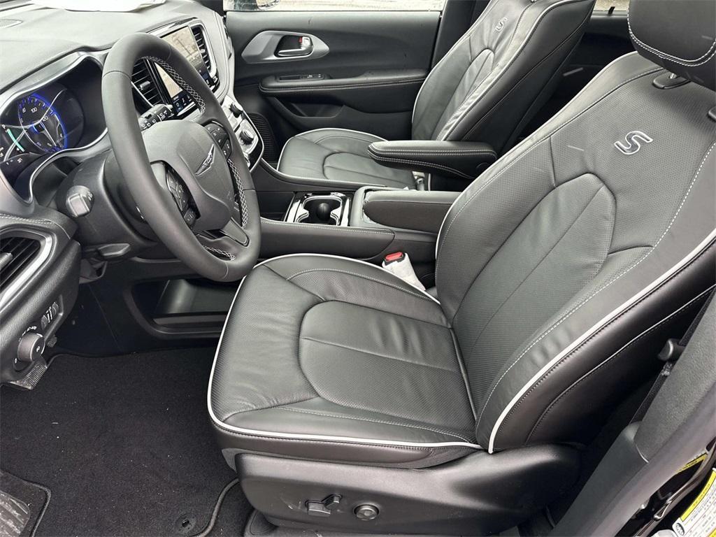 new 2026 Chrysler Pacifica car, priced at $59,054