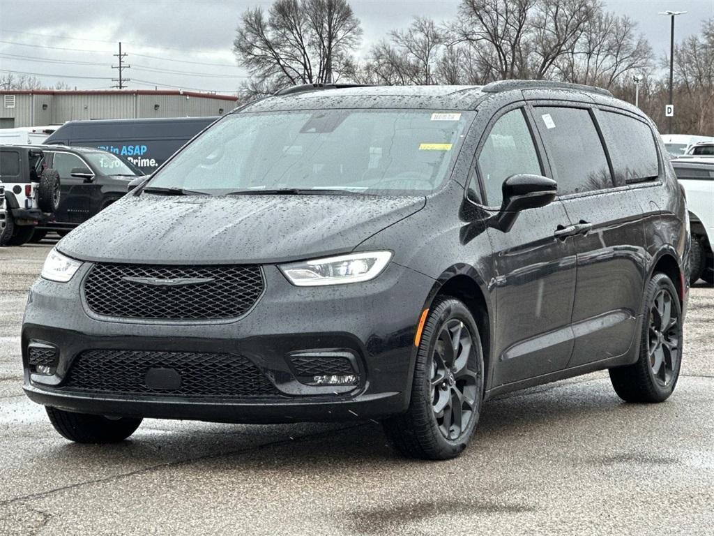new 2026 Chrysler Pacifica car, priced at $59,054