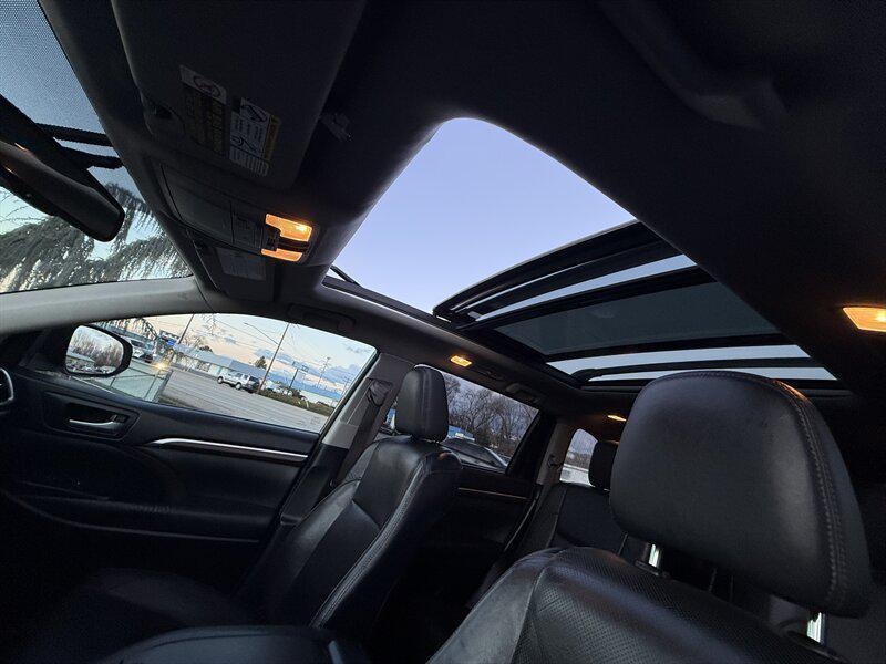 used 2015 Toyota Highlander car, priced at $19,895