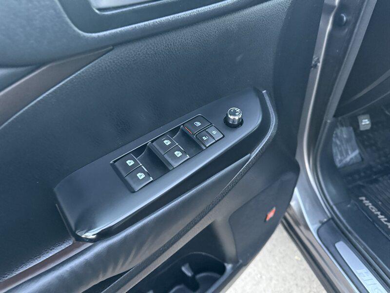 used 2015 Toyota Highlander car, priced at $19,895