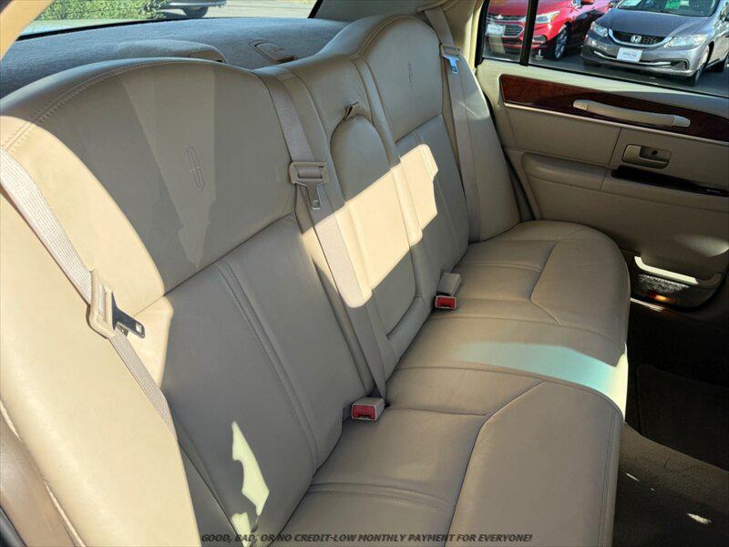 used 2004 Lincoln Town Car car, priced at $11,995
