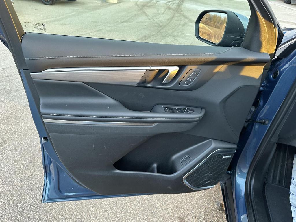 used 2025 Buick Enclave car, priced at $36,489