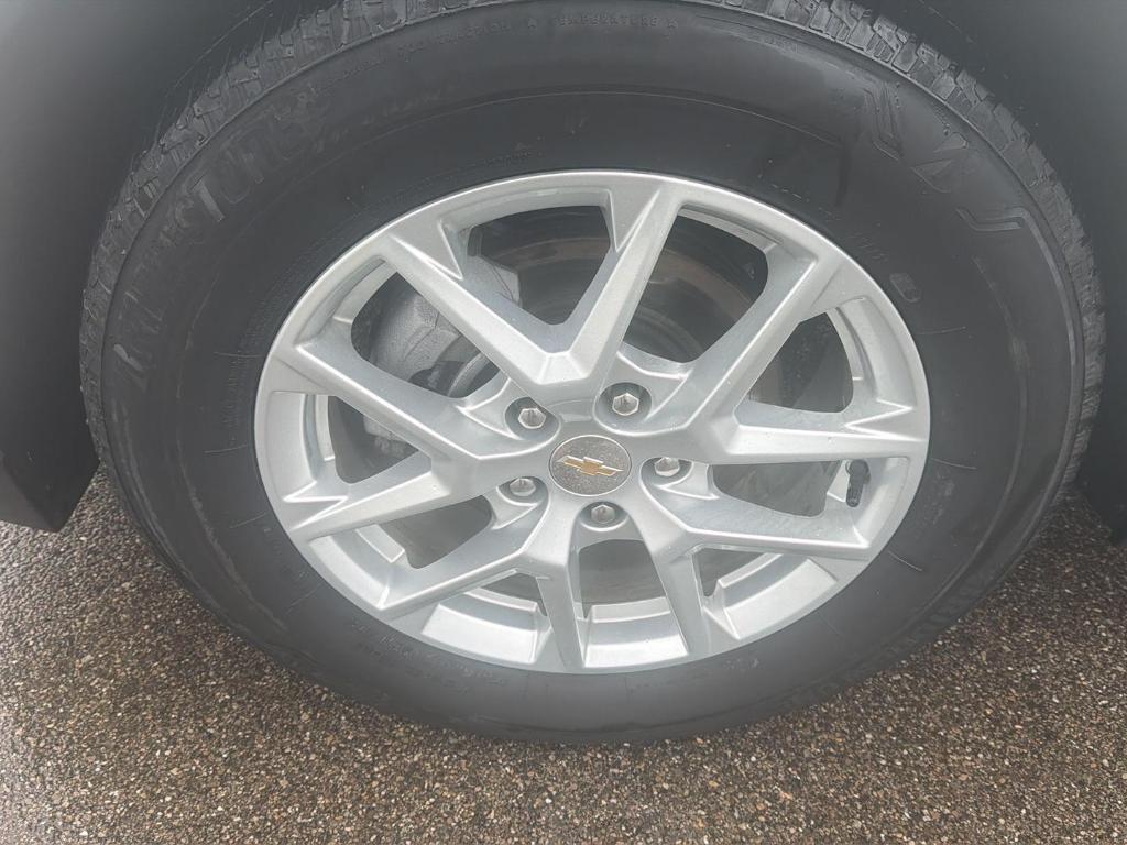 used 2024 Chevrolet Equinox car, priced at $22,989
