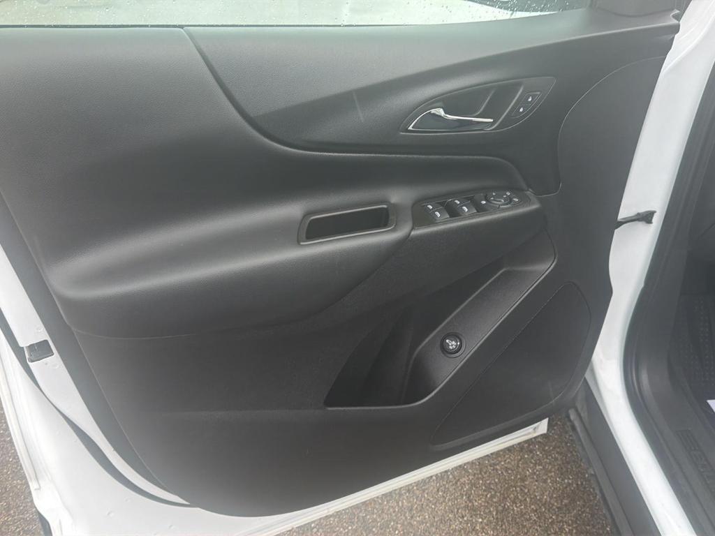 used 2024 Chevrolet Equinox car, priced at $22,989