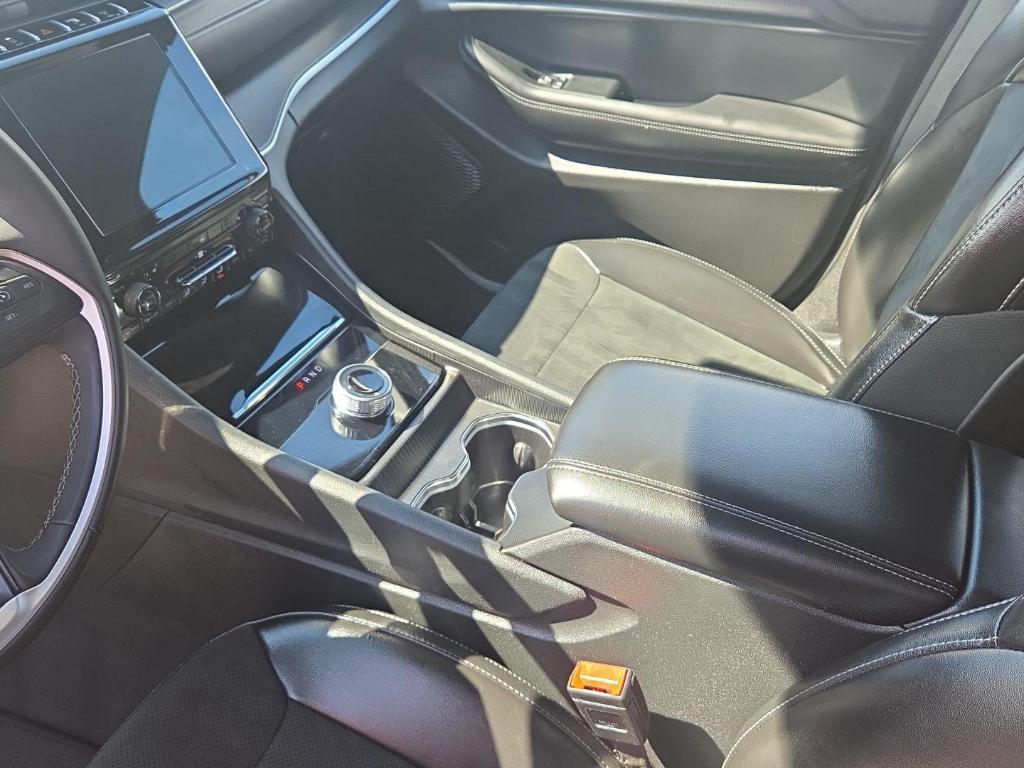 used 2025 Jeep Grand Cherokee car, priced at $33,345