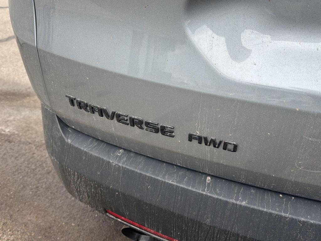 used 2023 Chevrolet Traverse car, priced at $33,989