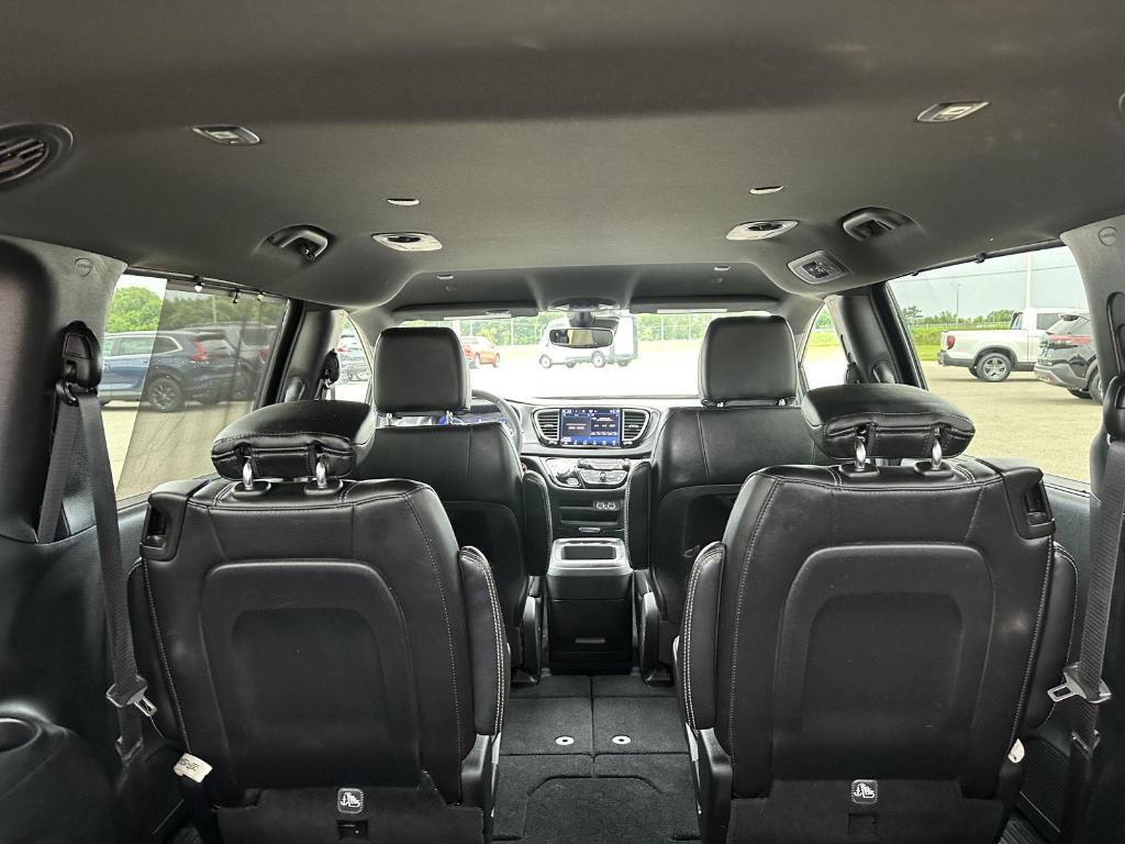 used 2025 Chrysler Pacifica car, priced at $27,417