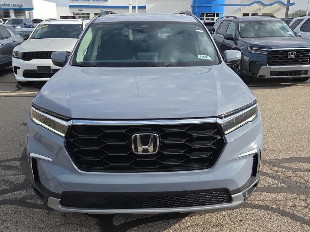 new 2025 Honda Pilot car, priced at $52,304