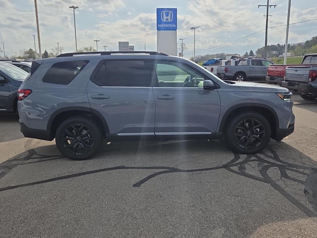 new 2025 Honda Pilot car, priced at $52,304