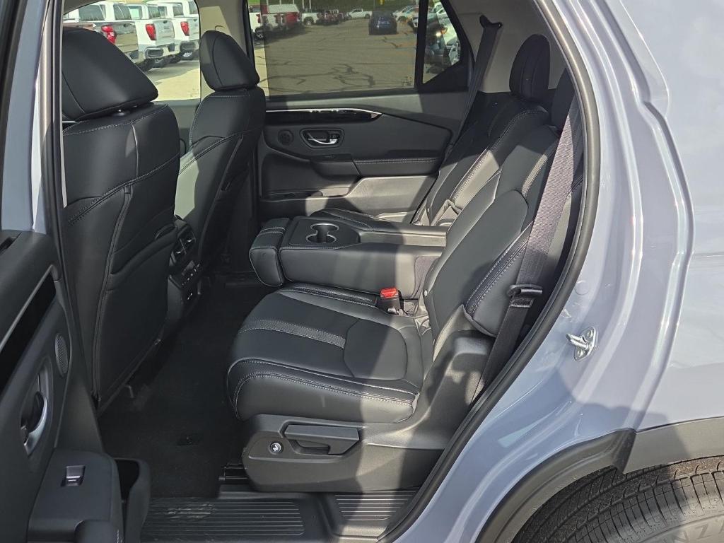 new 2025 Honda Pilot car, priced at $52,304