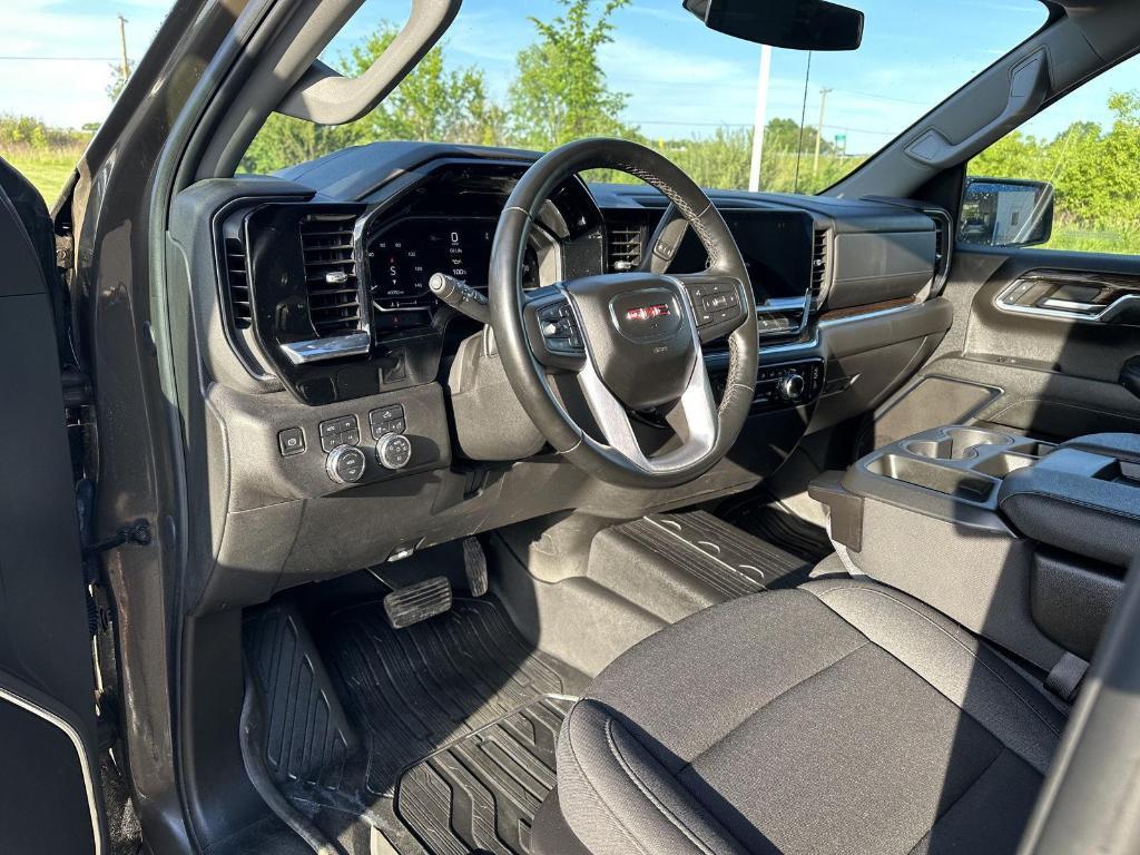 used 2024 GMC Sierra 1500 car, priced at $44,405