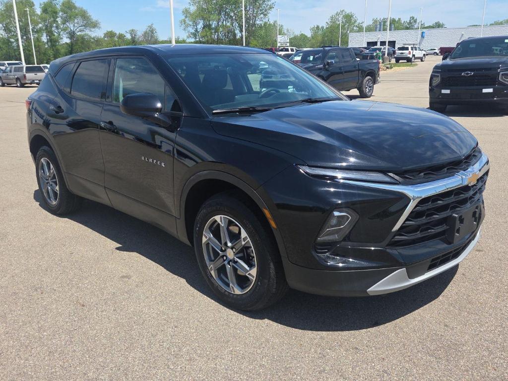 used 2025 Chevrolet Blazer car, priced at $28,489