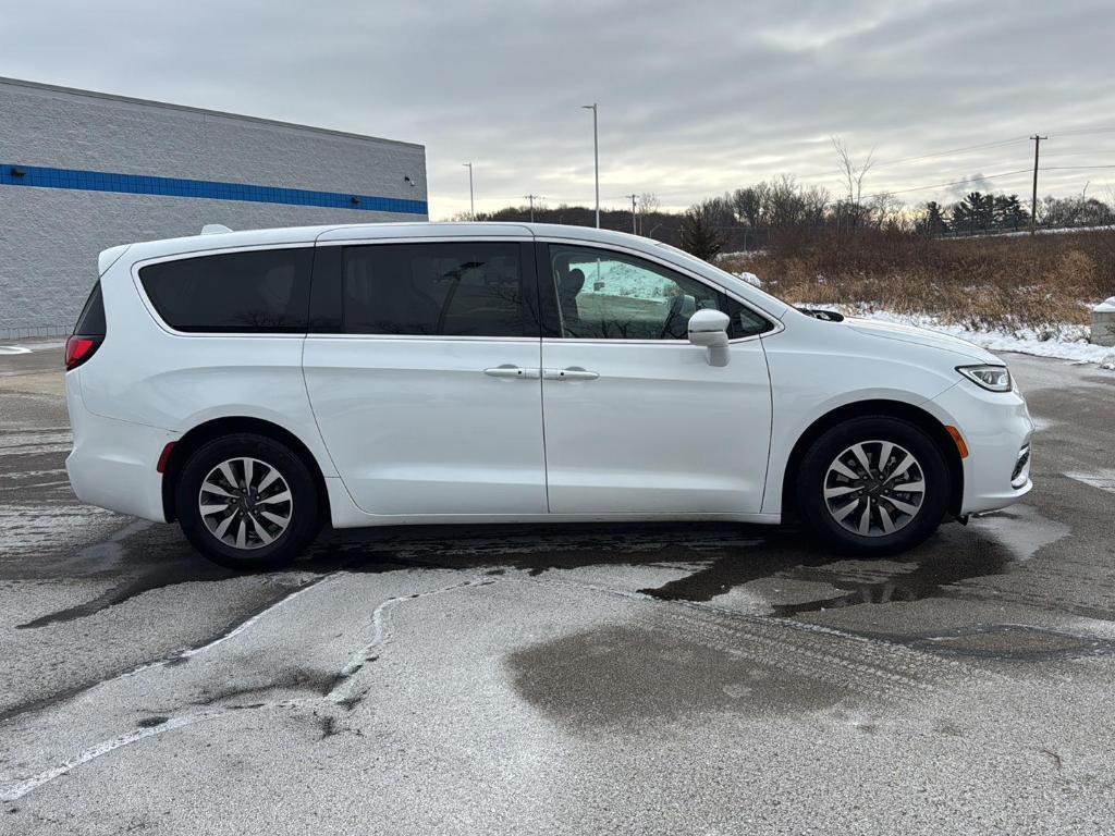 used 2022 Chrysler Pacifica Hybrid car, priced at $23,987