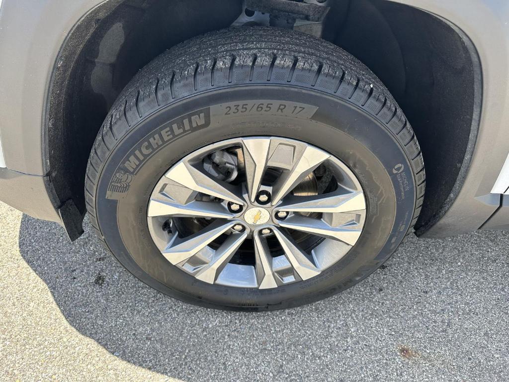 used 2025 Chevrolet Equinox car, priced at $27,347