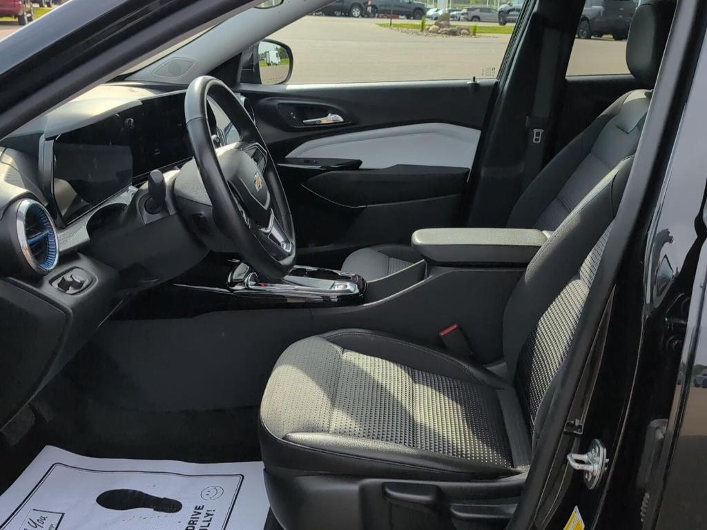 used 2025 Chevrolet Trax car, priced at $20,907