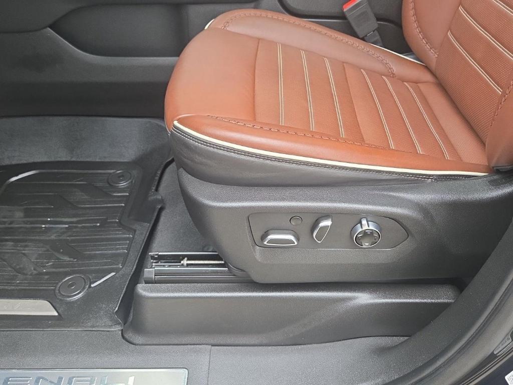 used 2023 GMC Yukon XL car, priced at $72,489