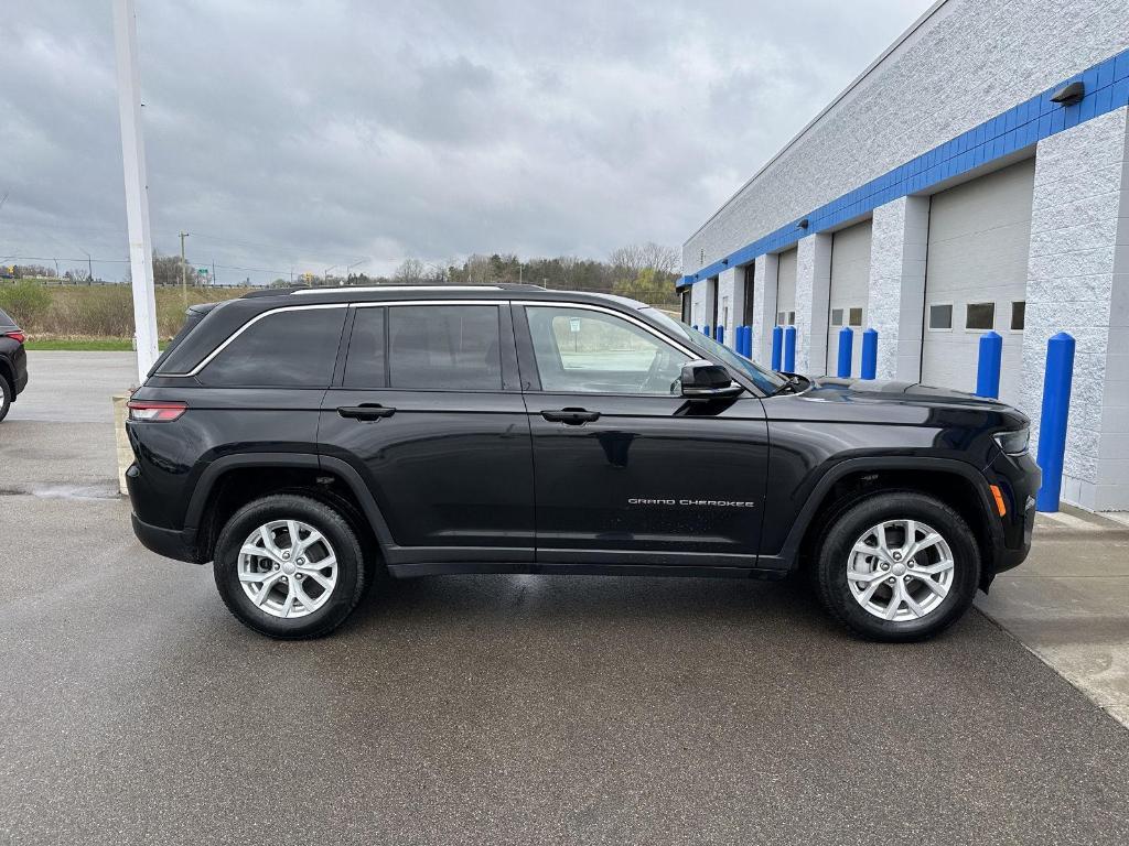 used 2023 Jeep Grand Cherokee car, priced at $28,915