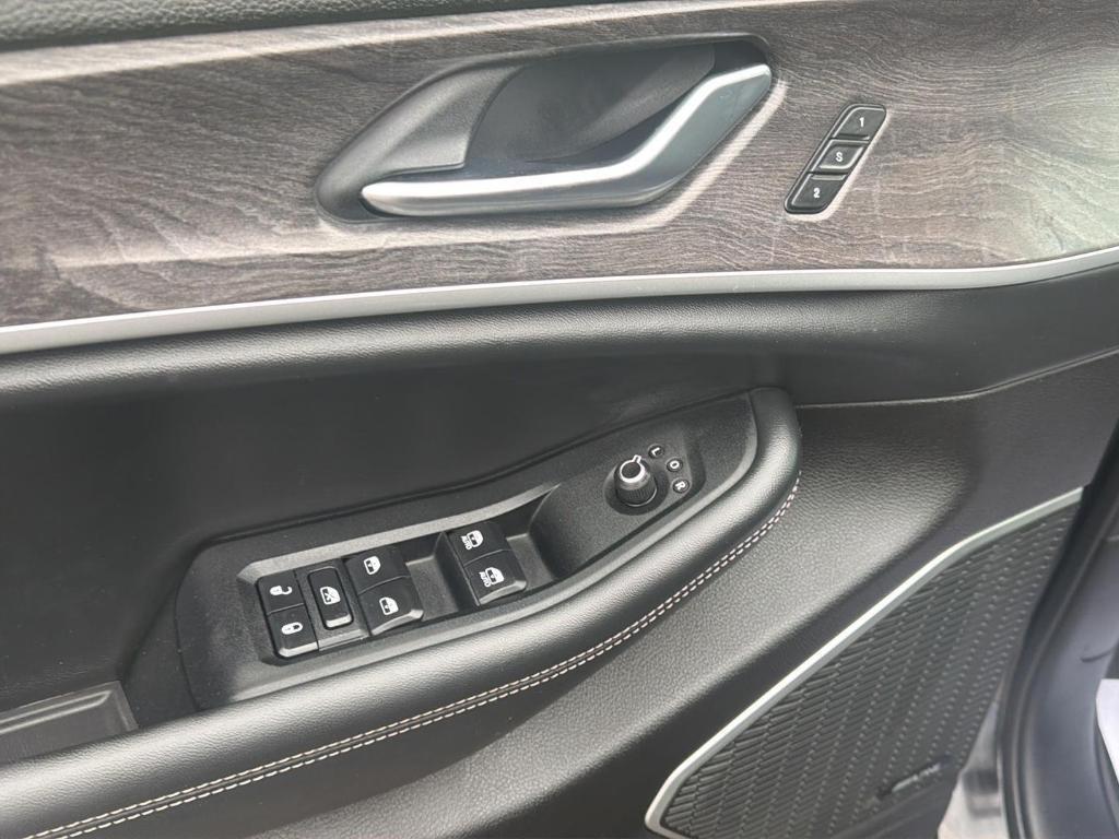 used 2022 Jeep Grand Cherokee car, priced at $26,789