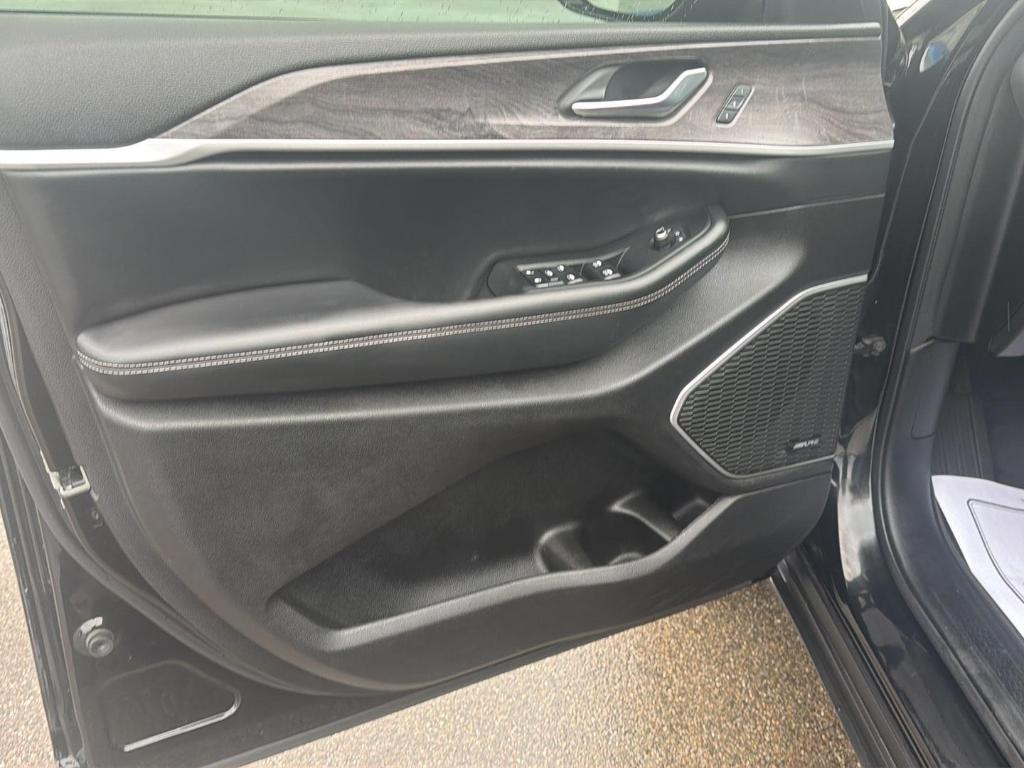 used 2022 Jeep Grand Cherokee car, priced at $26,789