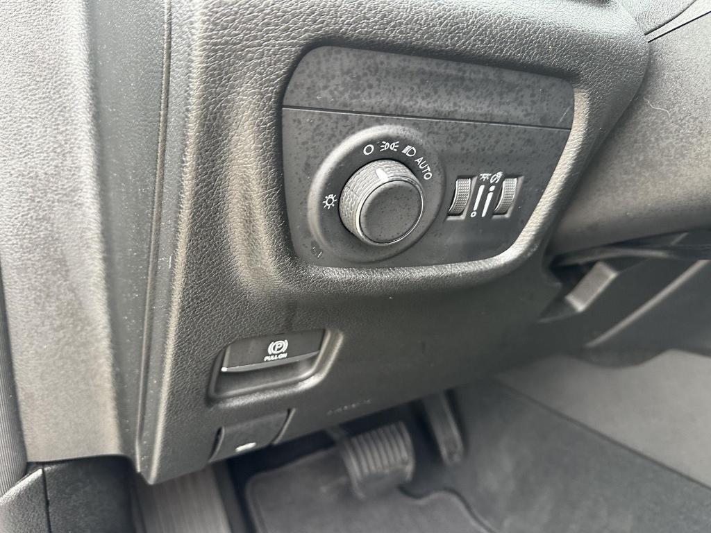 used 2025 Jeep Grand Cherokee car, priced at $33,989