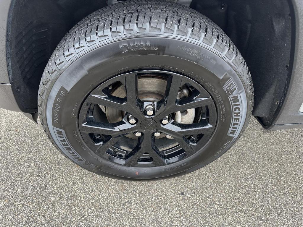 used 2025 Jeep Grand Cherokee car, priced at $33,989