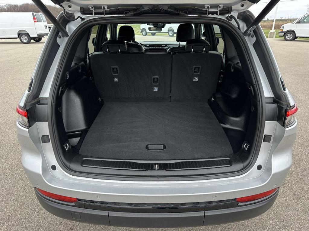 used 2025 Jeep Grand Cherokee car, priced at $33,989