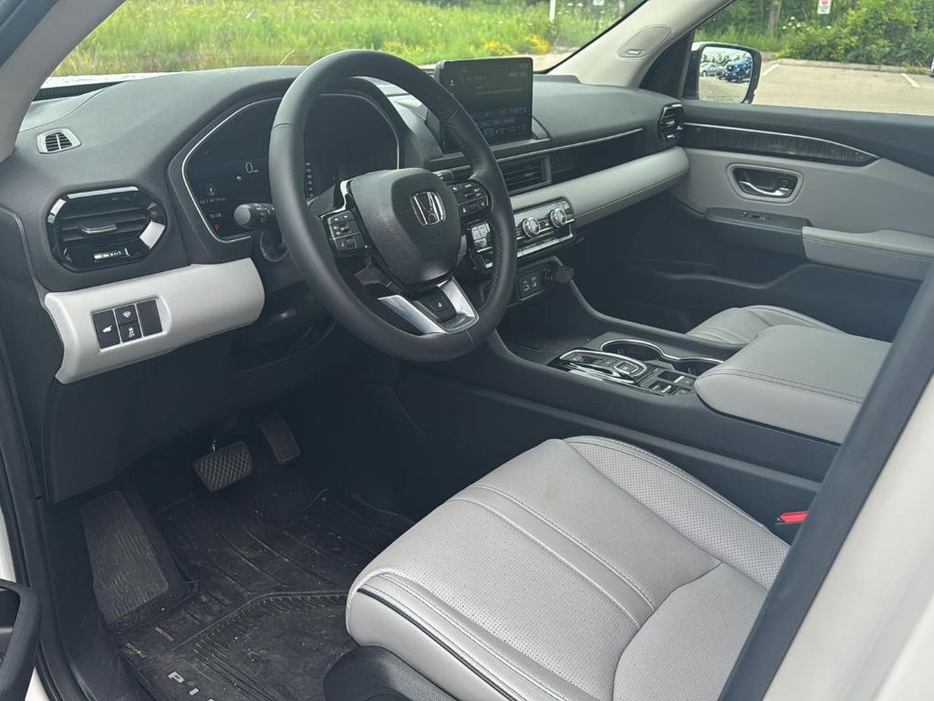 used 2025 Honda Pilot car, priced at $48,949
