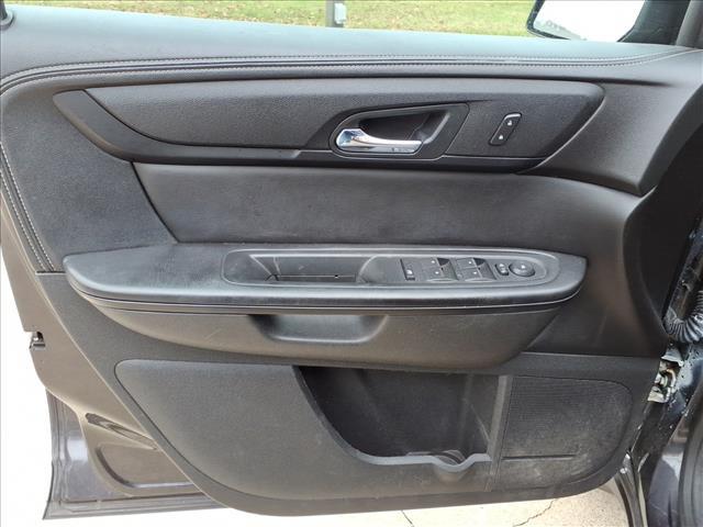 used 2015 Chevrolet Traverse car, priced at $9,500