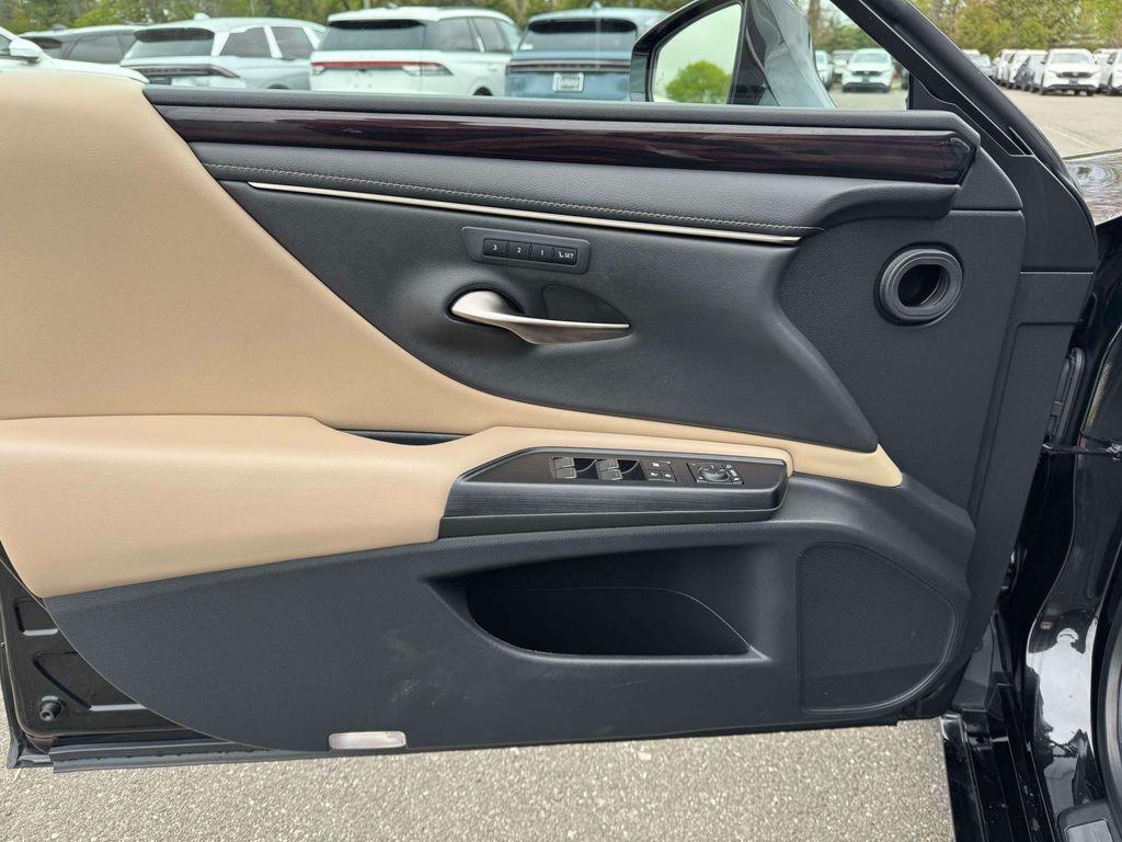 used 2021 Lexus ES 300h car, priced at $29,414