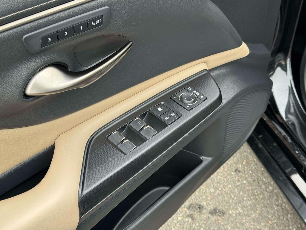 used 2021 Lexus ES 300h car, priced at $29,414