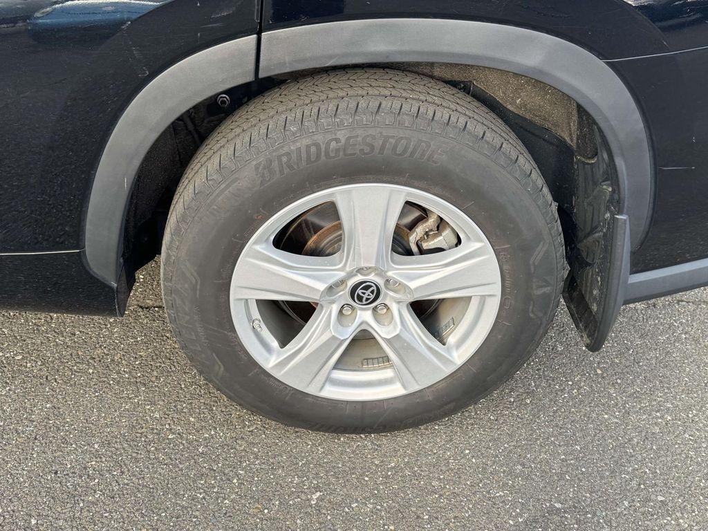 used 2023 Toyota Highlander car, priced at $33,674