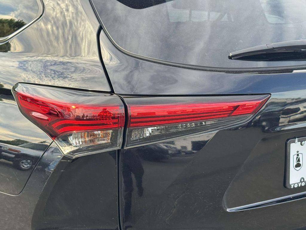 used 2023 Toyota Highlander car, priced at $33,674