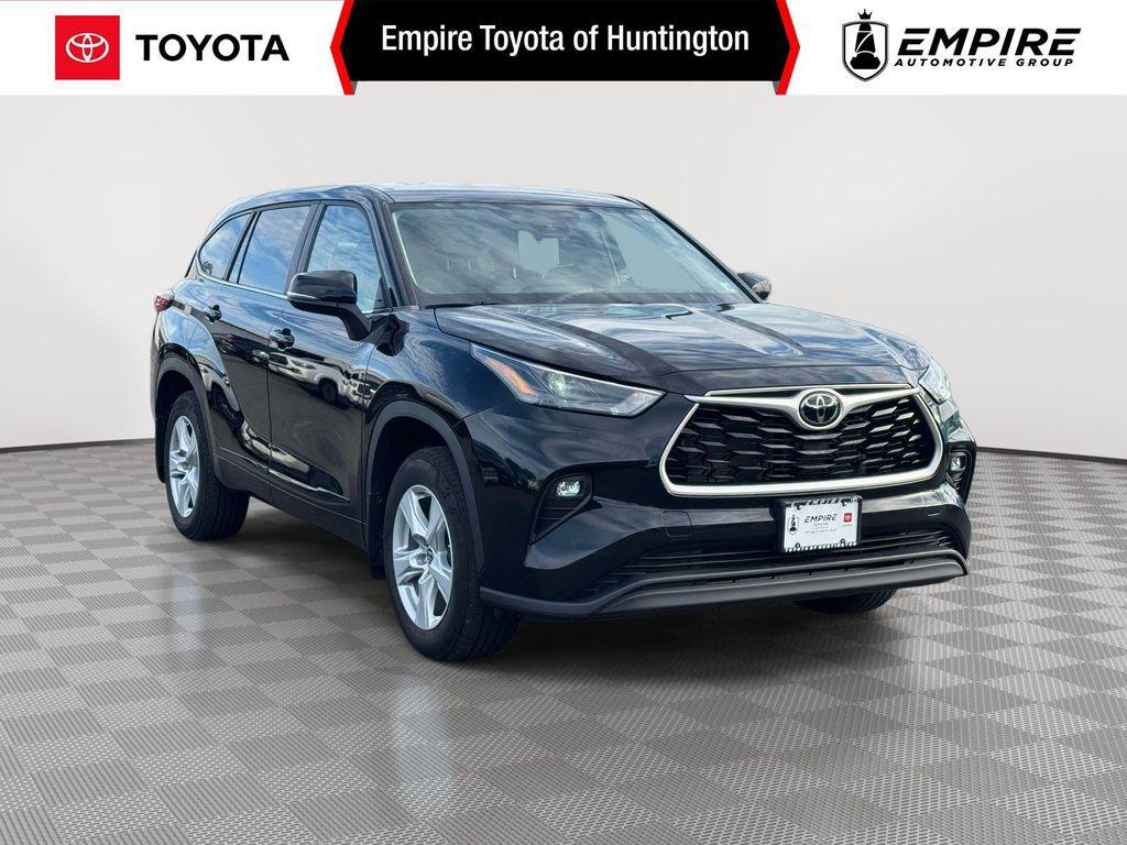 used 2023 Toyota Highlander car, priced at $33,674
